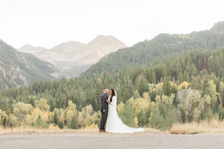 Fall Utah mountain bridal photos | Utah mountain first look pictures | Park City Utah Wedding Photographer | Whitney Hunt Photography