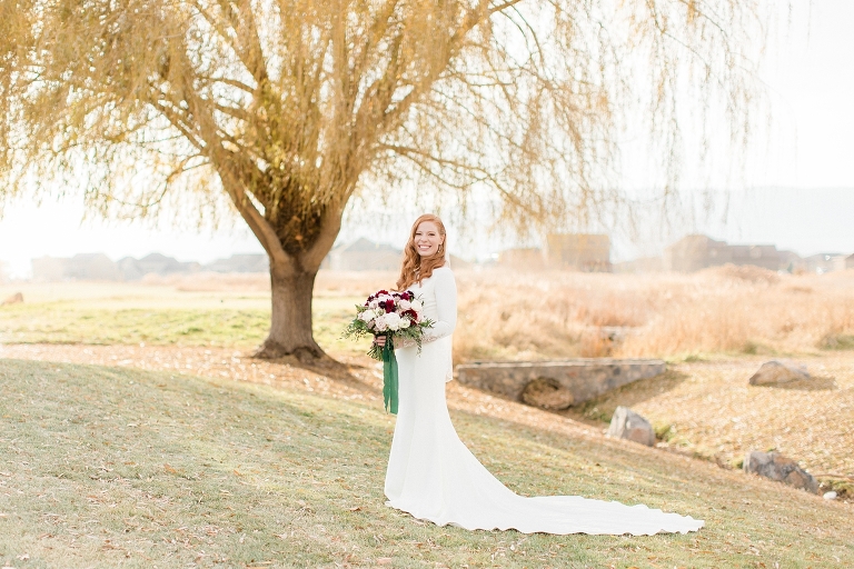 Bridal photo on the wedding day | Fall Sleepy Ridge Wedding | Whitney Hunt Photography | Utah Wedding Photographer