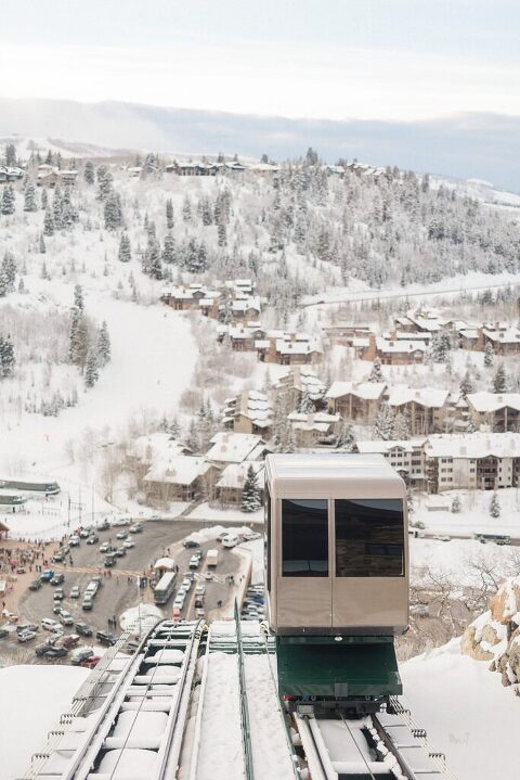 St Regis Deer Valley winter wedding photo | Park City Utah winter wedding | Wedding in the mountains in winter | Pros and cons of a winter wedding